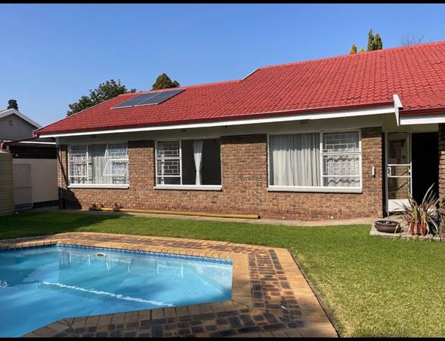 3 BEDROOM HOUSE FOR SALE IN VANDERBIJLPARK SE 2